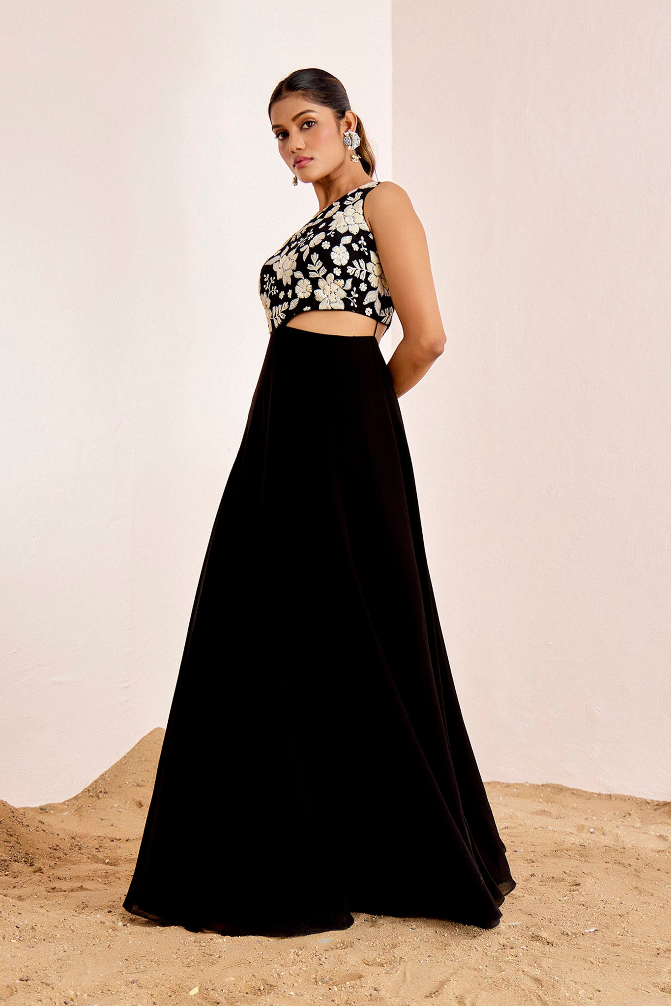 BLACK ONE SHOULDER GOWN