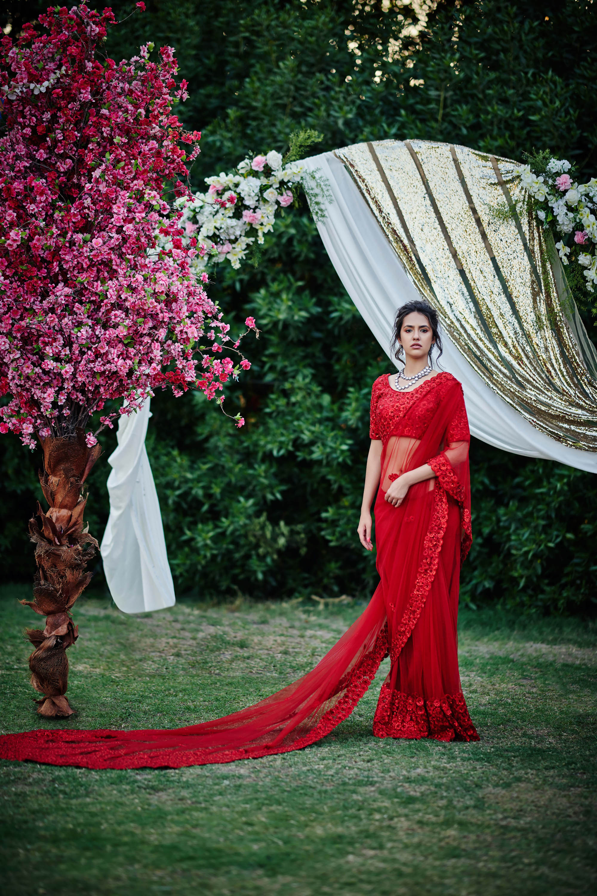 Red Saree Set With Floral Motifs